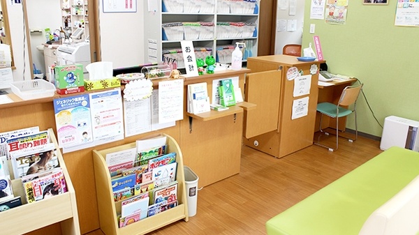 コスモファーマ岡谷薬局の受付/カウンター