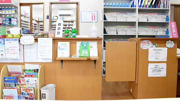 コスモファーマ岡谷薬局の受付/カウンター