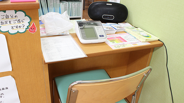 コスモファーマ岡谷薬局の受付/カウンター