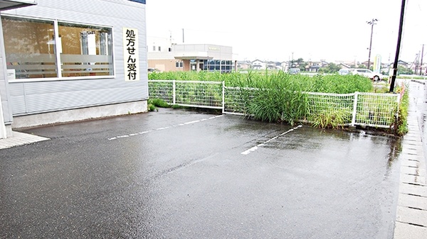 コスモ調剤薬局　小真木原店の駐車場