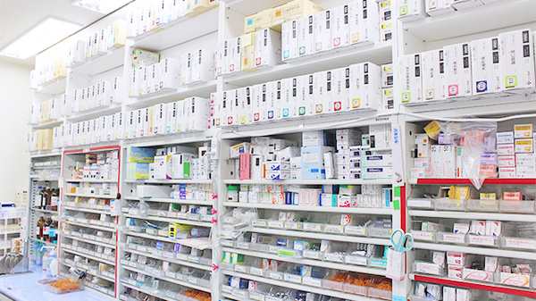 コスモ調剤薬局　福島駅西口店の薬棚