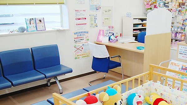 コスモ調剤薬局　みかわ店の待合スペース