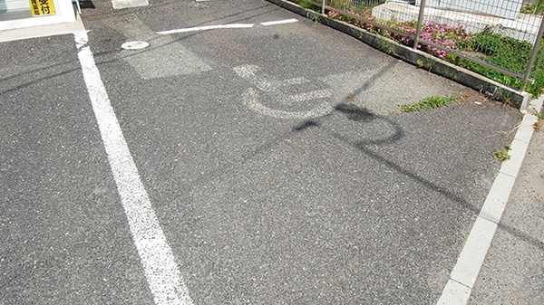 コスモ調剤薬局　東根店の駐車場