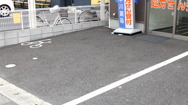 中川薬局　東松山店の駐輪場