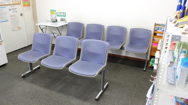 中川薬局　吾妻橋店の待合スペース