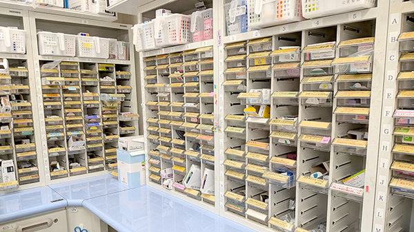 あすぴお薬局小平店の薬棚