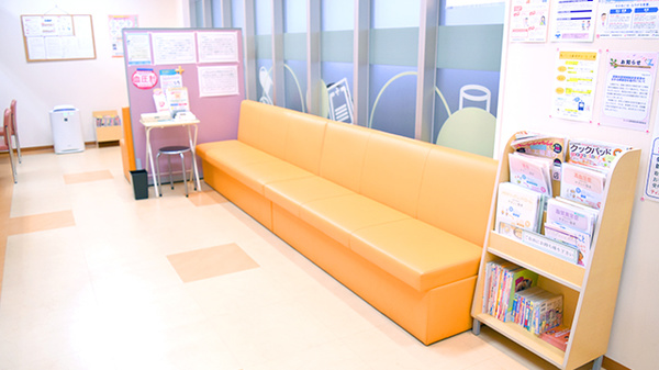 ティエス調剤薬局　草津駅前店の待合スペース