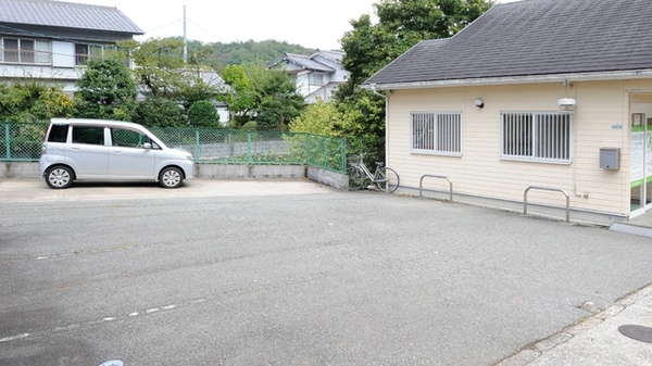 ドリーム薬局　平野店の駐車場