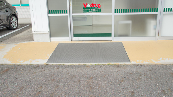 V・drug　豊田大林薬局のバリアフリー設備