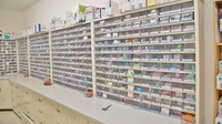 V・drug　豊田大林薬局の薬棚