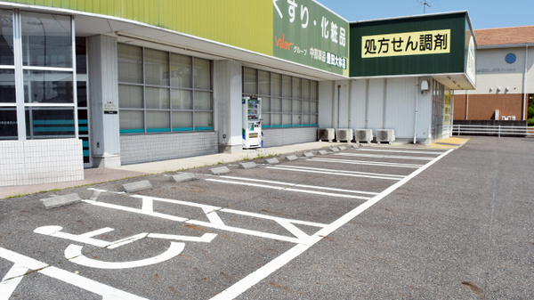 V・drug　豊田大林薬局の駐車場