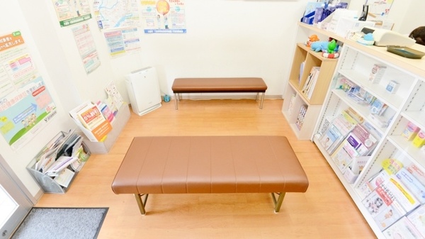 かえで薬局　淀川店の待合スペース