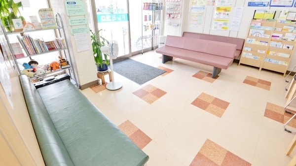 ドレミ薬局　針中野店の待合スペース
