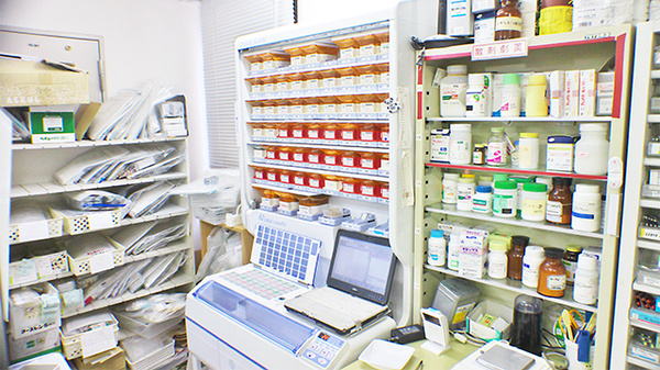 みらくる薬局　スカイビル店の薬棚