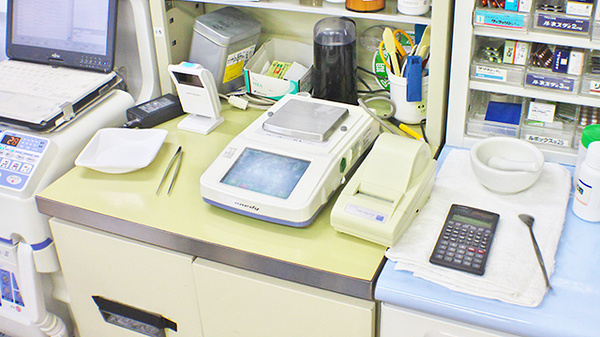 みらくる薬局　スカイビル店の調剤器具