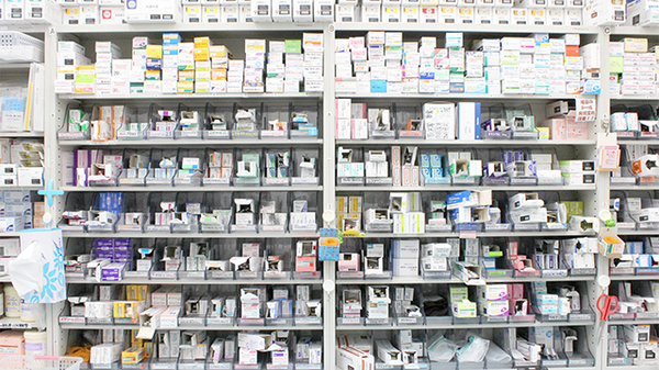 ウェルパーク薬局　小平回田店の薬棚