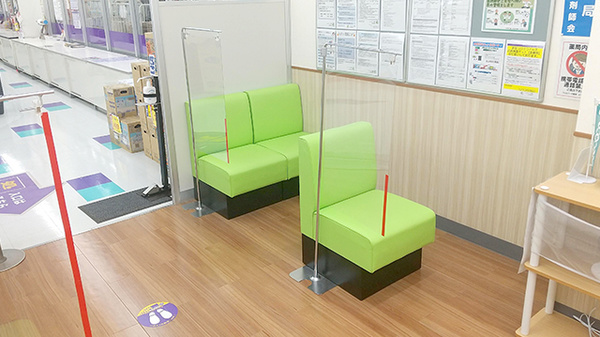 ウェルパーク薬局　小平回田店の待合スペース