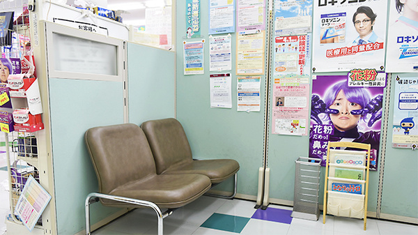 ウェルパーク薬局　国分寺西町店の待合スペース