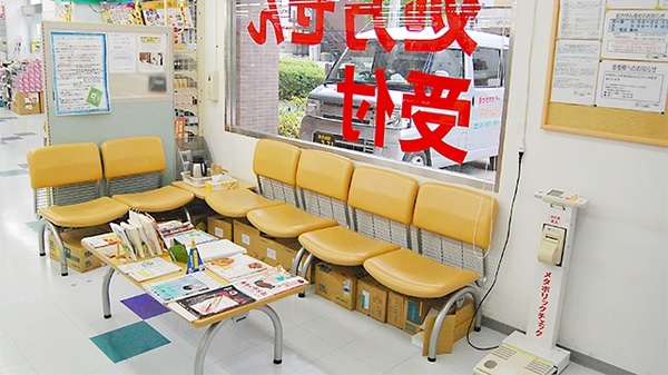 ウェルパーク薬局　北朝霞店の待合スペース