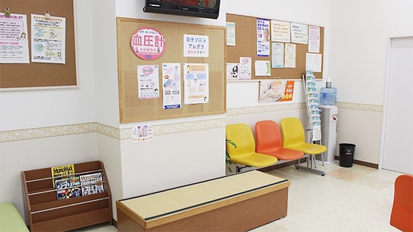 あけぼの薬局　ひばりヶ丘店の待合スペース