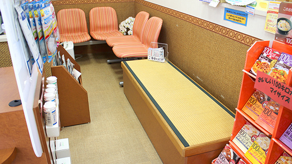 あけぼの薬局　川口店の待合スペース
