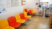 あけぼの薬局　谷塚店の待合スペース