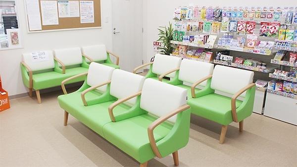 あけぼの薬局　西葛西北口店の待合スペース