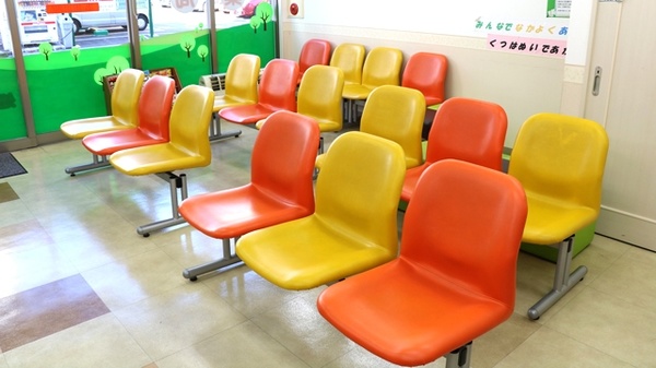あけぼの薬局　本千葉店の待合スペース