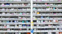 田辺薬局　新宿西口店の薬棚