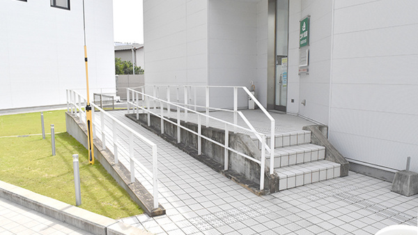 ゴダイ薬局　御国野店のバリアフリー設備