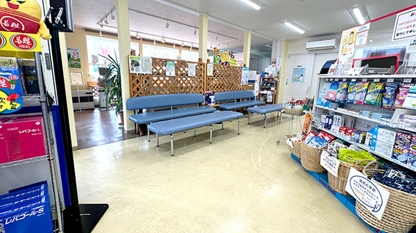 有限会社ツケダ薬局本店の待合スペース