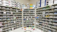 有限会社ツケダ薬局本店の薬棚