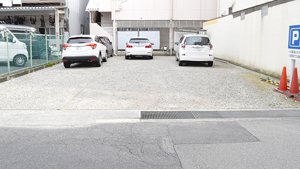 杉本薬局の駐車場