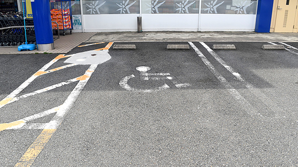 ユタカ薬局　向日森本の駐車場