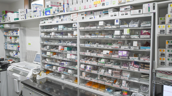 いしべ調剤薬局の薬棚