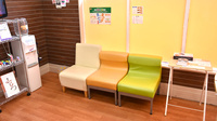 まごころ薬局　洋光台店の待合スペース
