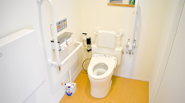 あきやま薬局のお手洗い