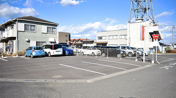あきやま薬局の駐車場