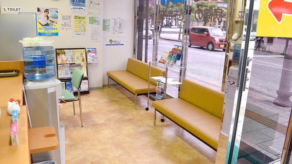 新生堂調剤薬局　ミナトパーク店の待合スペース
