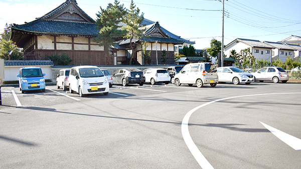 花・花薬局堀米南店（旧 さくら薬局堀米店）の駐車場