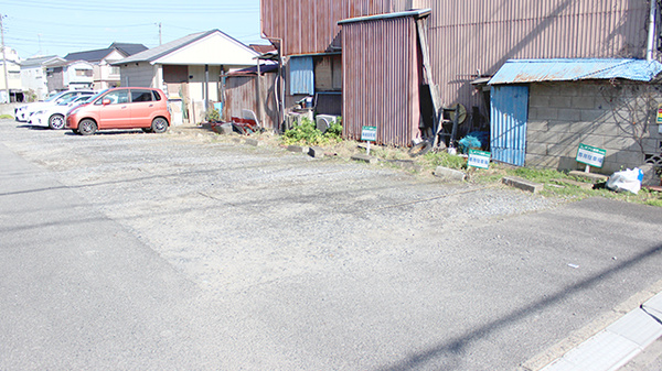 ポプリ薬局中央店の駐車場