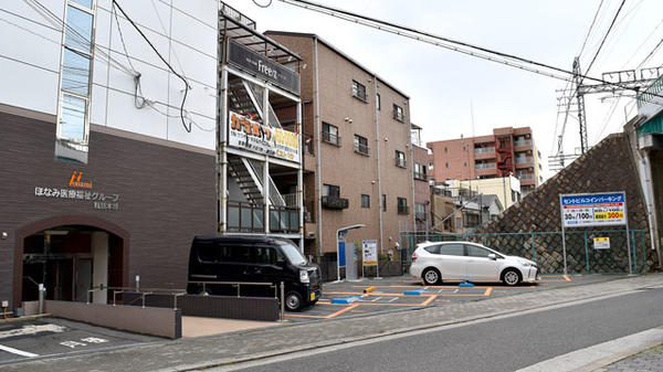 ユーアイ薬局の駐車場