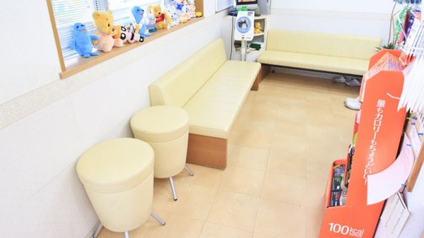 やぎ薬局の待合スペース