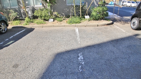 やぎ薬局の駐車場