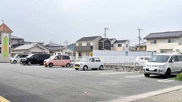グリム調剤薬局の駐車場