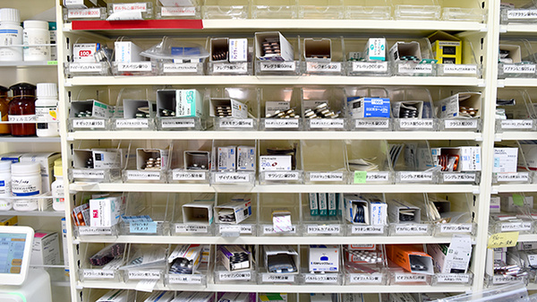 グリム調剤薬局の薬棚