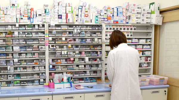 小梅調剤薬局の作業風景