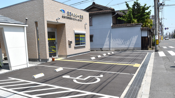 住吉ヘルシー薬局の駐車場