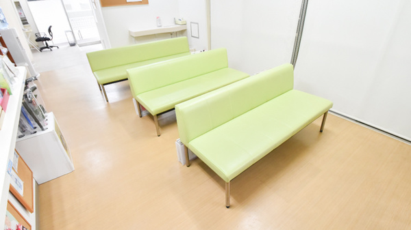 かおる薬局の待合スペース