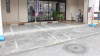 AUN薬局の駐車場